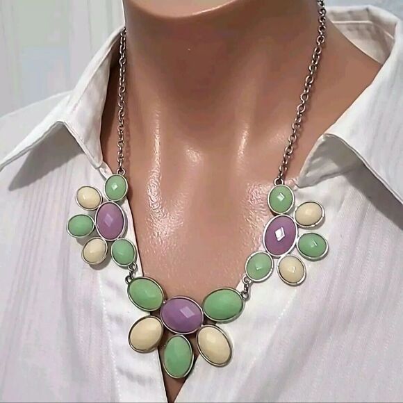 SIGNED 'C' CHARMING CHARLIE SILVER TONE STATEMENT BIB NECKLACE 21" - Picture 4 of 4